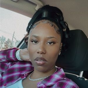 Meet your Posher, Janaya